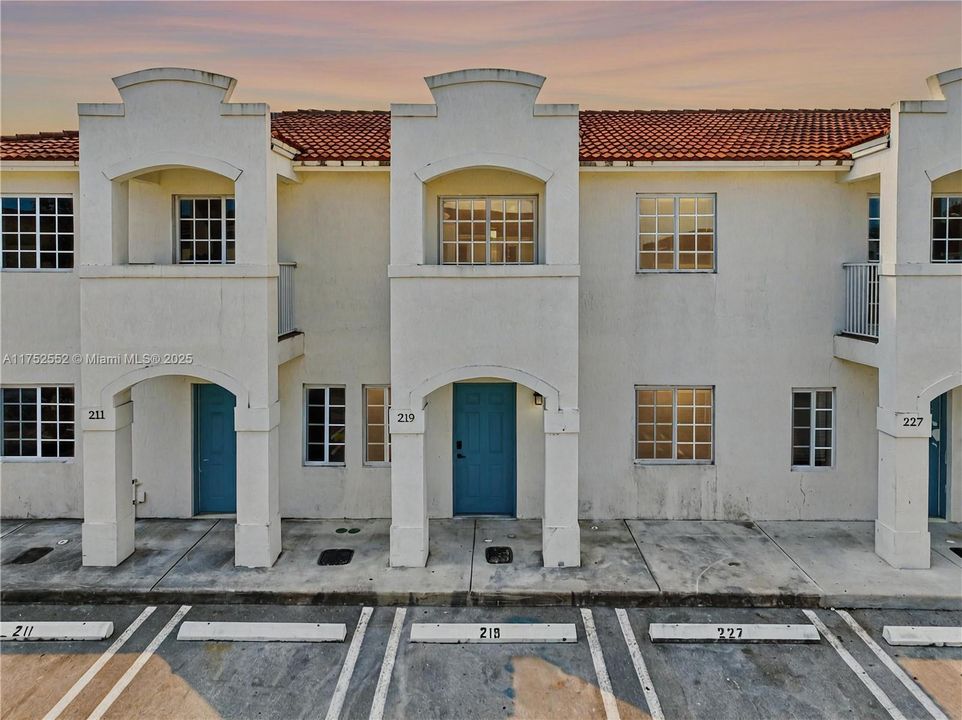 Recently Sold: $283,458 (3 beds, 2 baths, 1276 Square Feet)