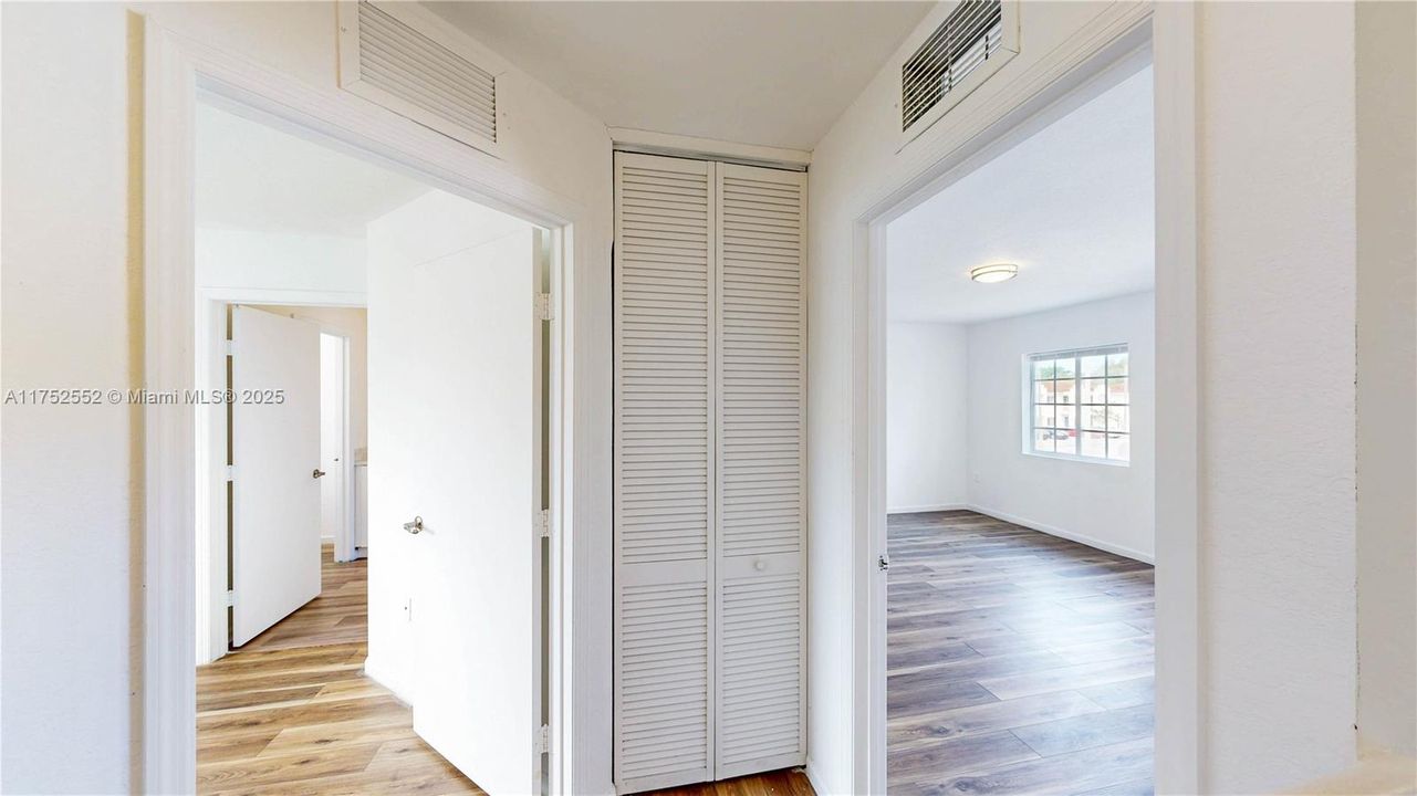 Recently Sold: $283,458 (3 beds, 2 baths, 1276 Square Feet)