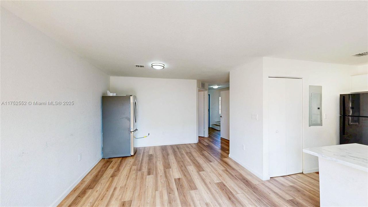 Recently Sold: $283,458 (3 beds, 2 baths, 1276 Square Feet)