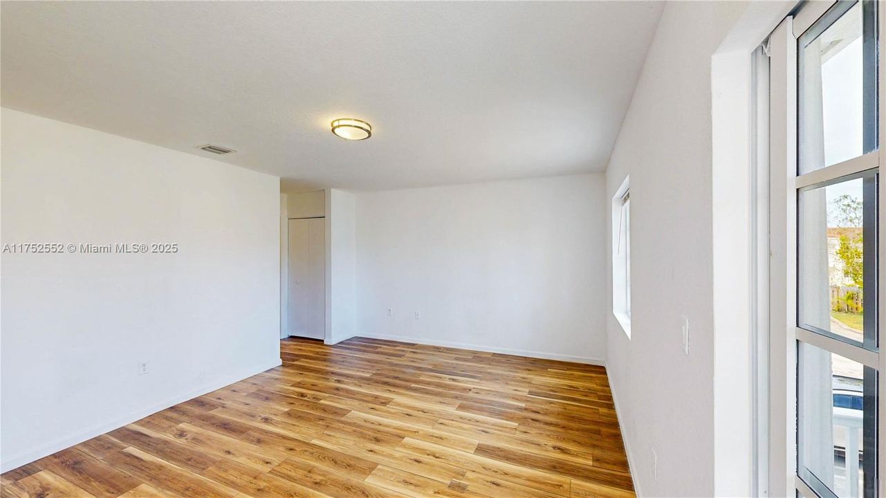 Recently Sold: $283,458 (3 beds, 2 baths, 1276 Square Feet)