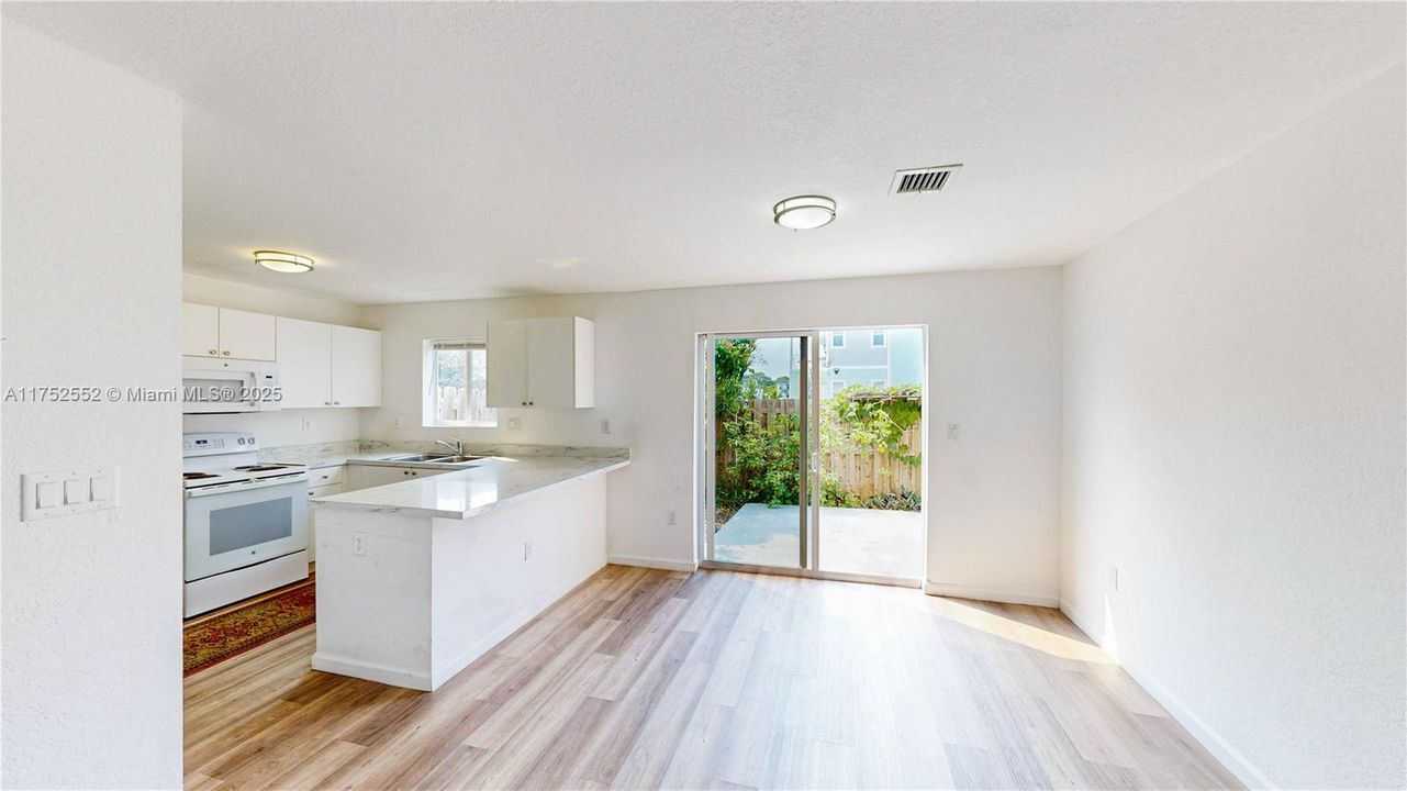 Recently Sold: $283,458 (3 beds, 2 baths, 1276 Square Feet)