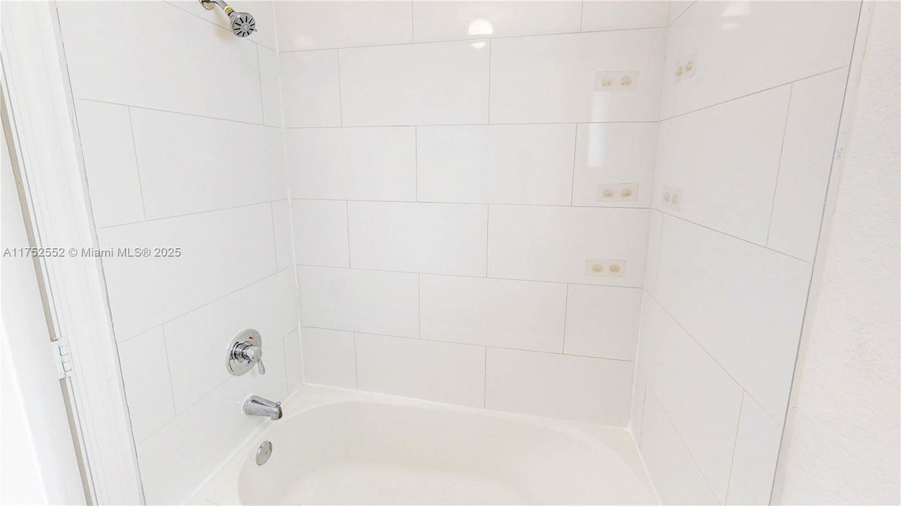 Recently Sold: $283,458 (3 beds, 2 baths, 1276 Square Feet)