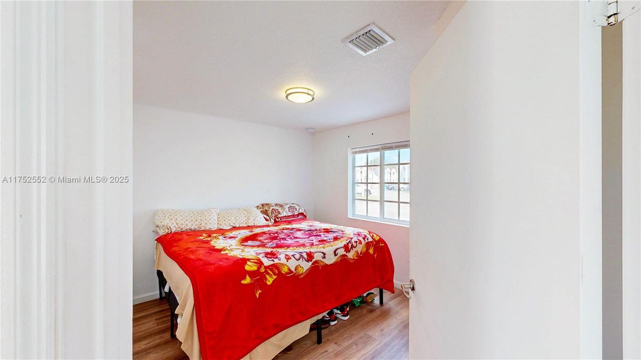 Recently Sold: $283,458 (3 beds, 2 baths, 1276 Square Feet)