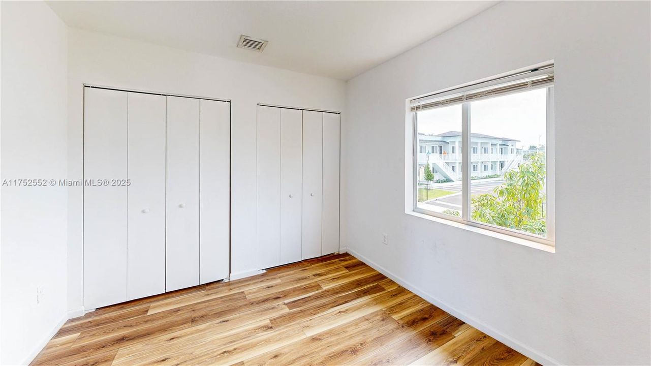 Recently Sold: $283,458 (3 beds, 2 baths, 1276 Square Feet)