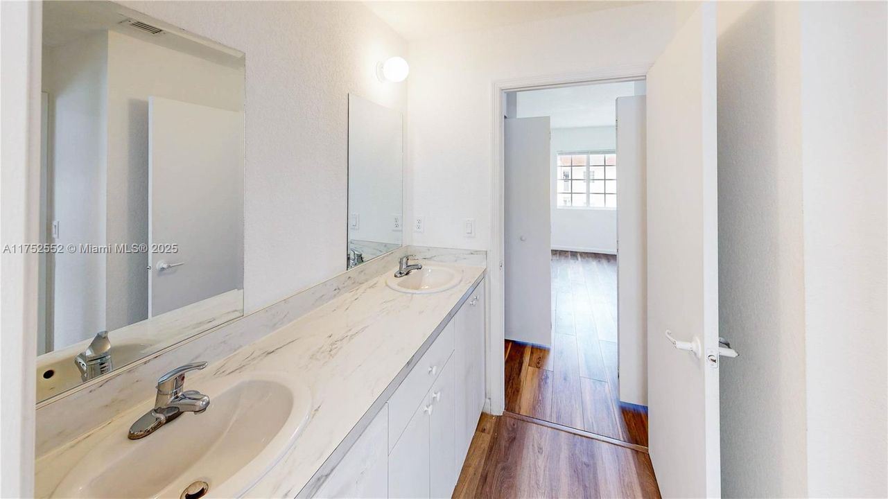 Recently Sold: $283,458 (3 beds, 2 baths, 1276 Square Feet)