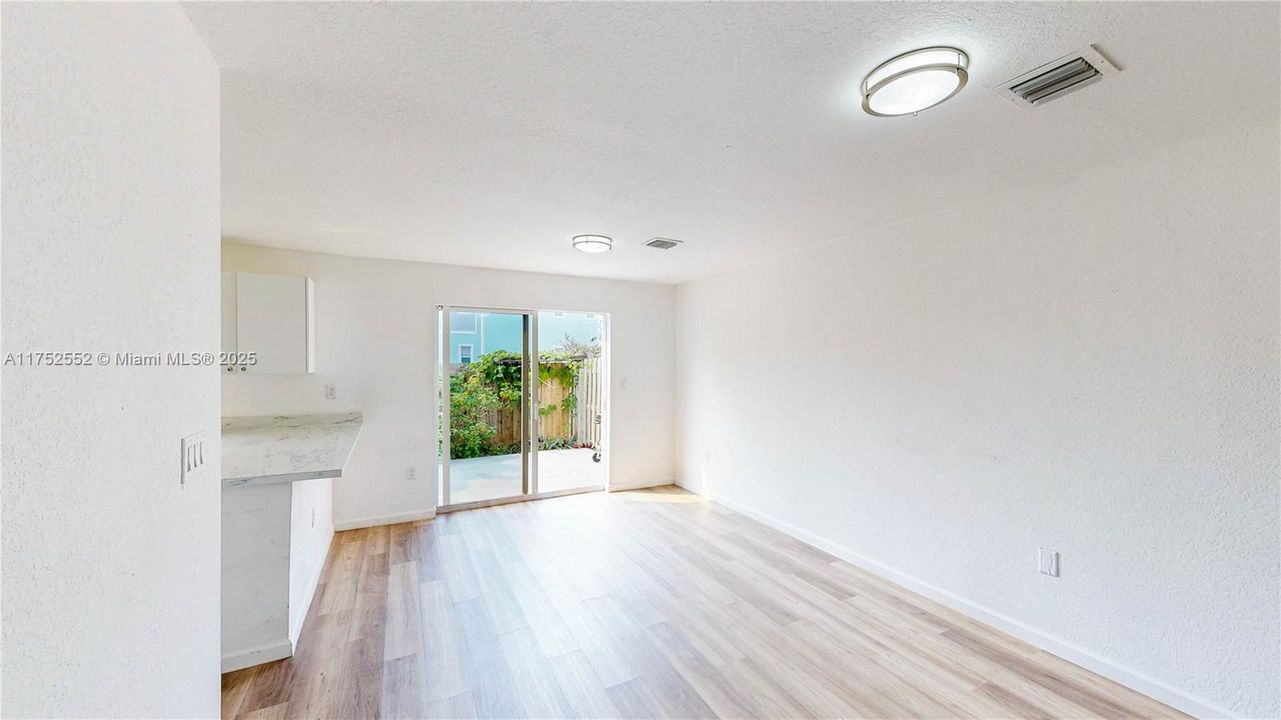 Recently Sold: $283,458 (3 beds, 2 baths, 1276 Square Feet)