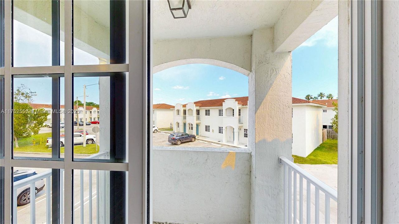 Recently Sold: $283,458 (3 beds, 2 baths, 1276 Square Feet)