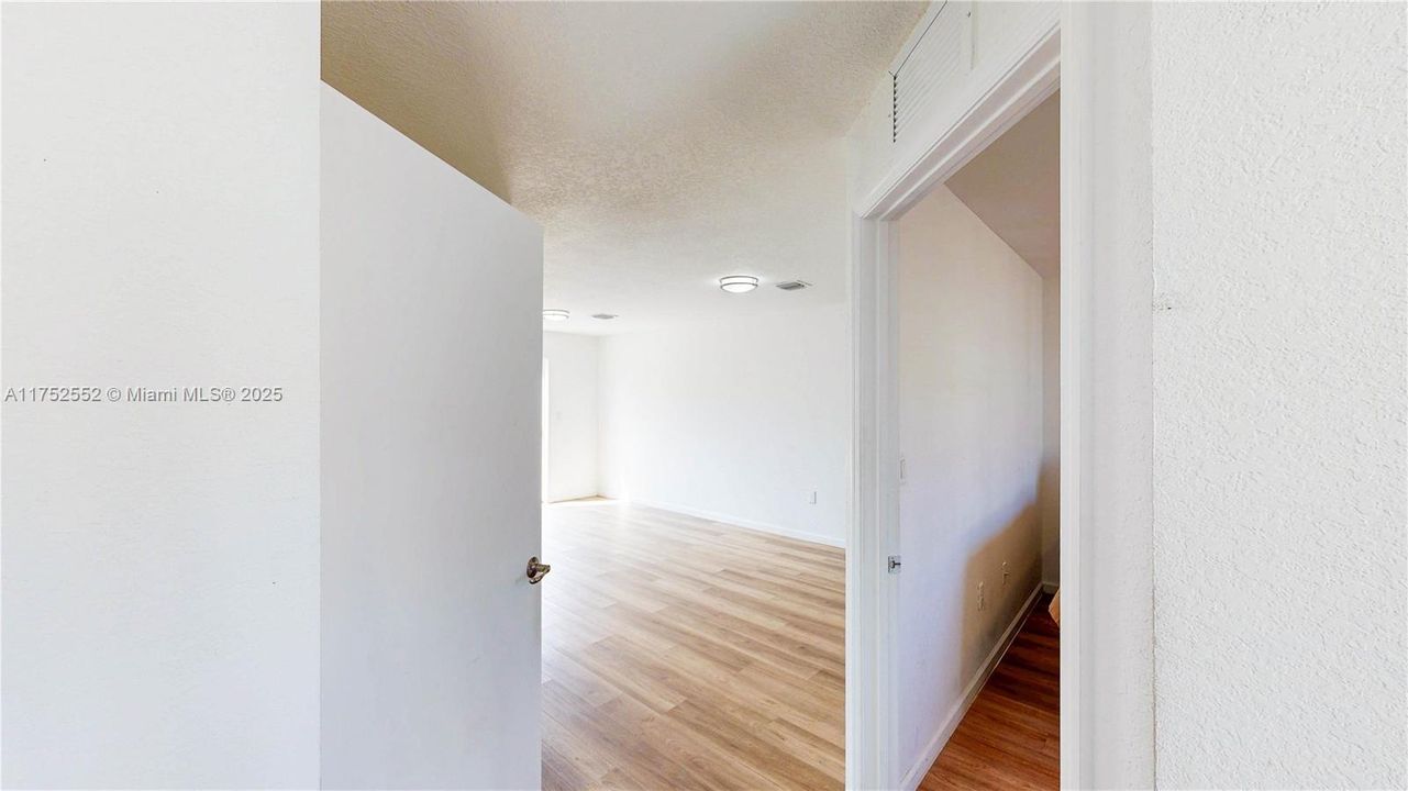 Recently Sold: $283,458 (3 beds, 2 baths, 1276 Square Feet)