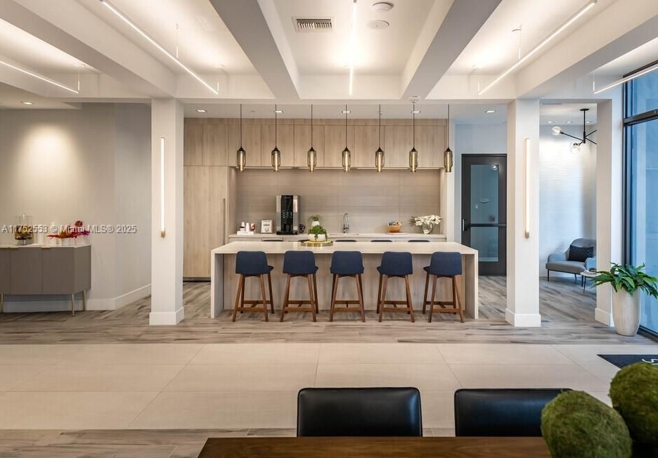 最近租的: $2,908 (2 贝兹, 2 浴室, 971 平方英尺)