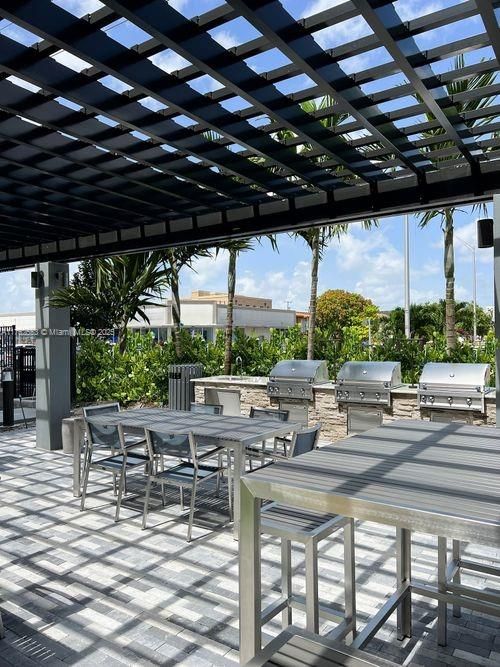 最近租的: $2,908 (2 贝兹, 2 浴室, 971 平方英尺)