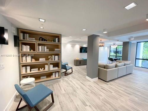 最近租的: $2,908 (2 贝兹, 2 浴室, 971 平方英尺)