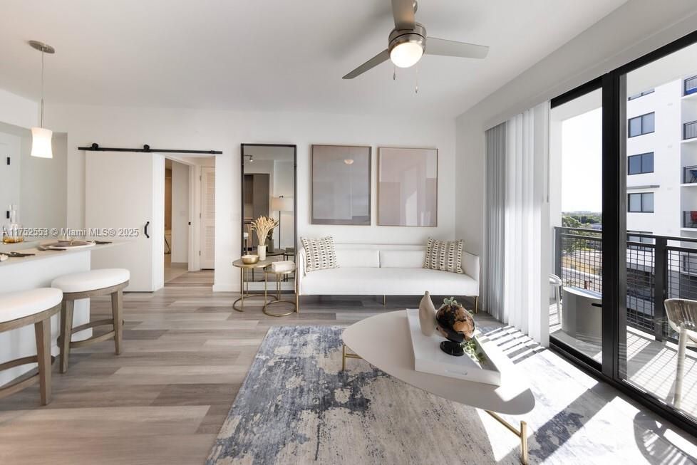 最近租的: $2,908 (2 贝兹, 2 浴室, 971 平方英尺)