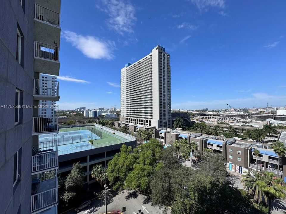 Recently Sold: $370,000 (2 beds, 2 baths, 914 Square Feet)