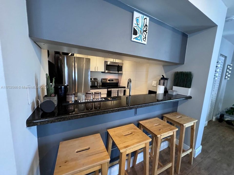 Recently Sold: $370,000 (2 beds, 2 baths, 914 Square Feet)