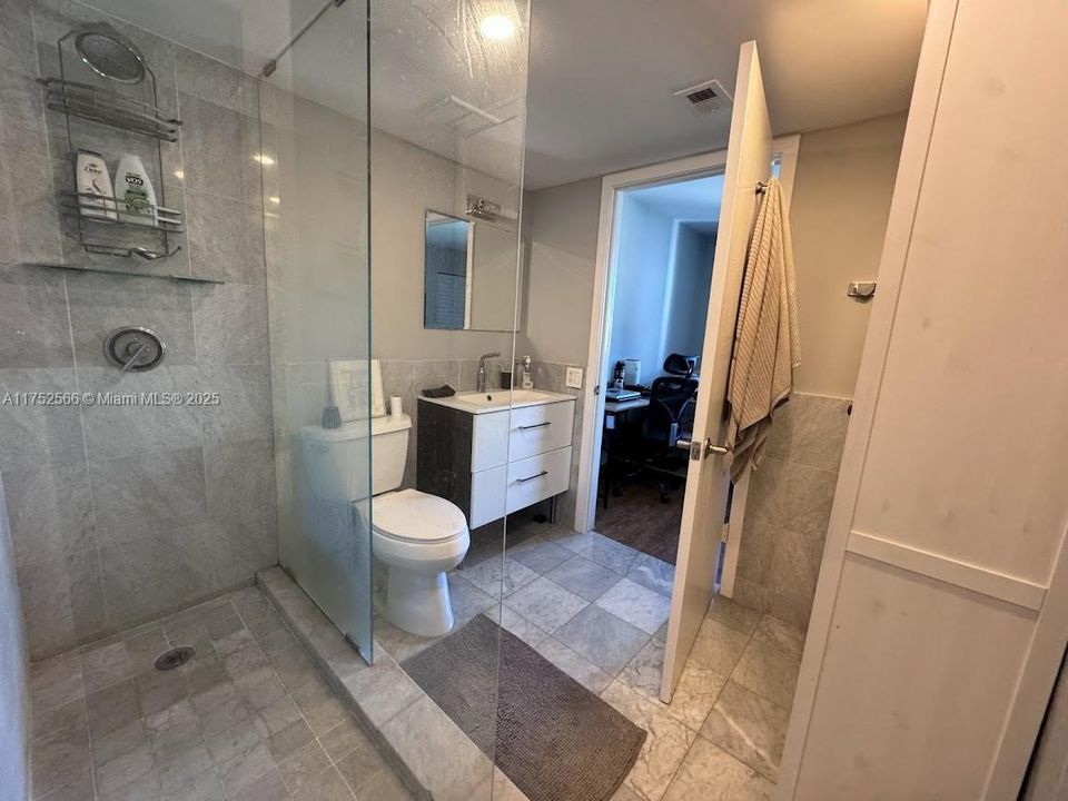 Recently Sold: $370,000 (2 beds, 2 baths, 914 Square Feet)