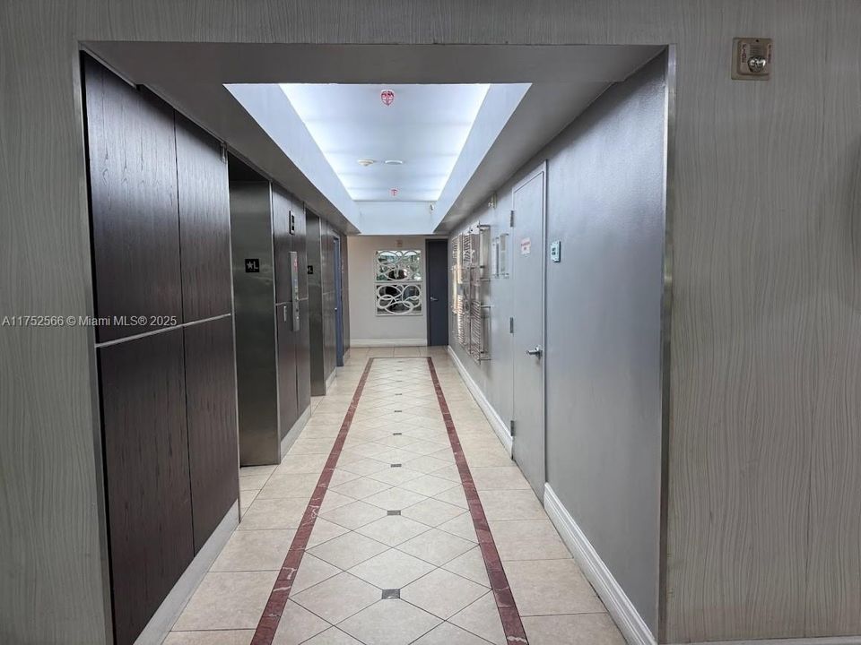 Recently Sold: $370,000 (2 beds, 2 baths, 914 Square Feet)