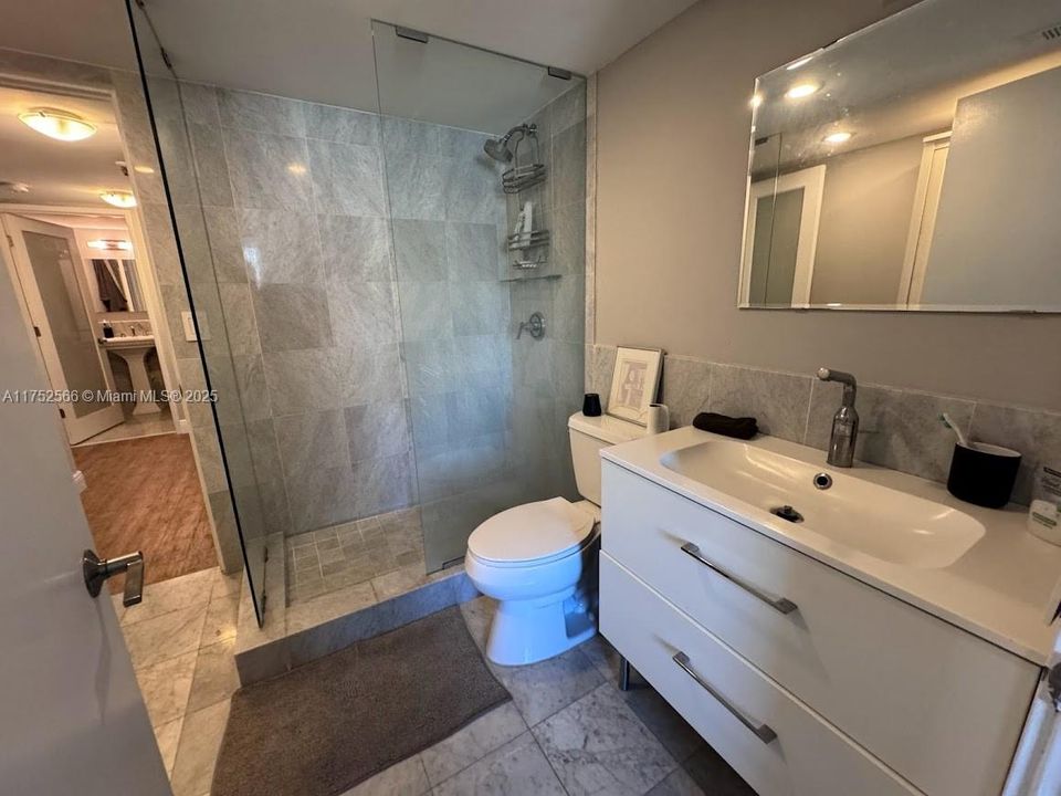 Recently Sold: $370,000 (2 beds, 2 baths, 914 Square Feet)