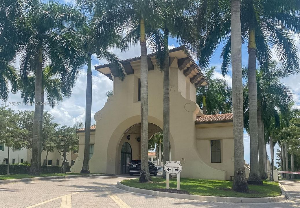 En Venta: $799,000 (4 camas, 3 baños, 2942 Pies cuadrados)