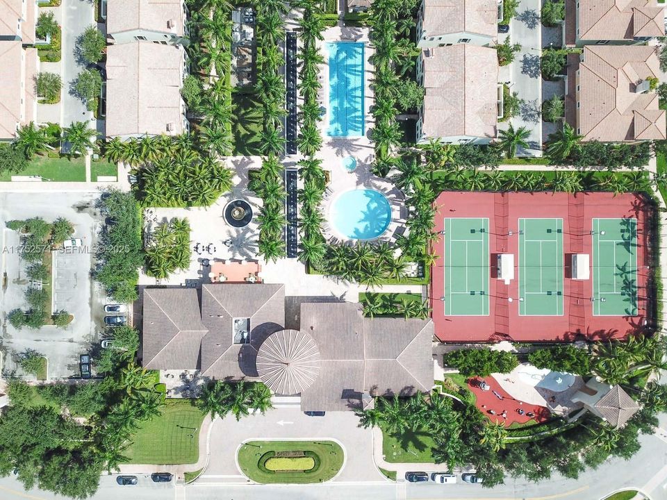 En Venta: $799,000 (4 camas, 3 baños, 2942 Pies cuadrados)