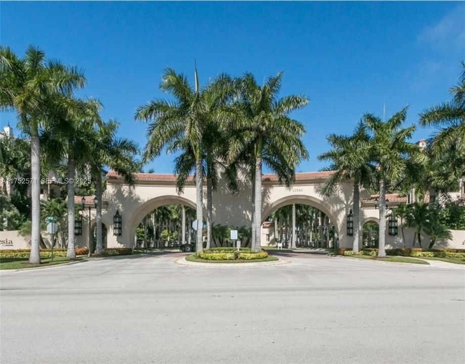 En Venta: $799,000 (4 camas, 3 baños, 2942 Pies cuadrados)