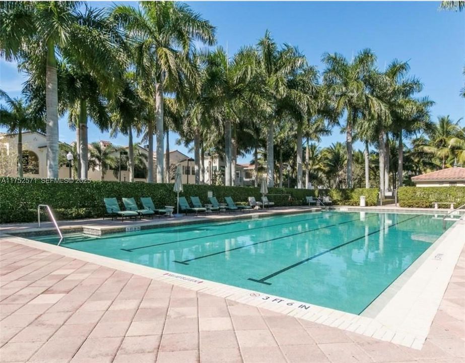 En Venta: $799,000 (4 camas, 3 baños, 2942 Pies cuadrados)