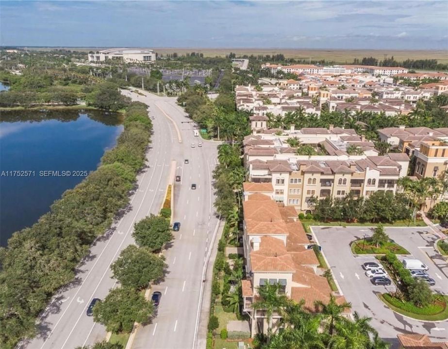 En Venta: $799,000 (4 camas, 3 baños, 2942 Pies cuadrados)