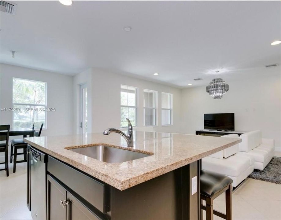 En Venta: $799,000 (4 camas, 3 baños, 2942 Pies cuadrados)