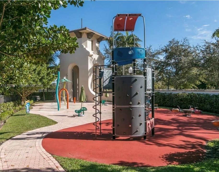 En Venta: $799,000 (4 camas, 3 baños, 2942 Pies cuadrados)