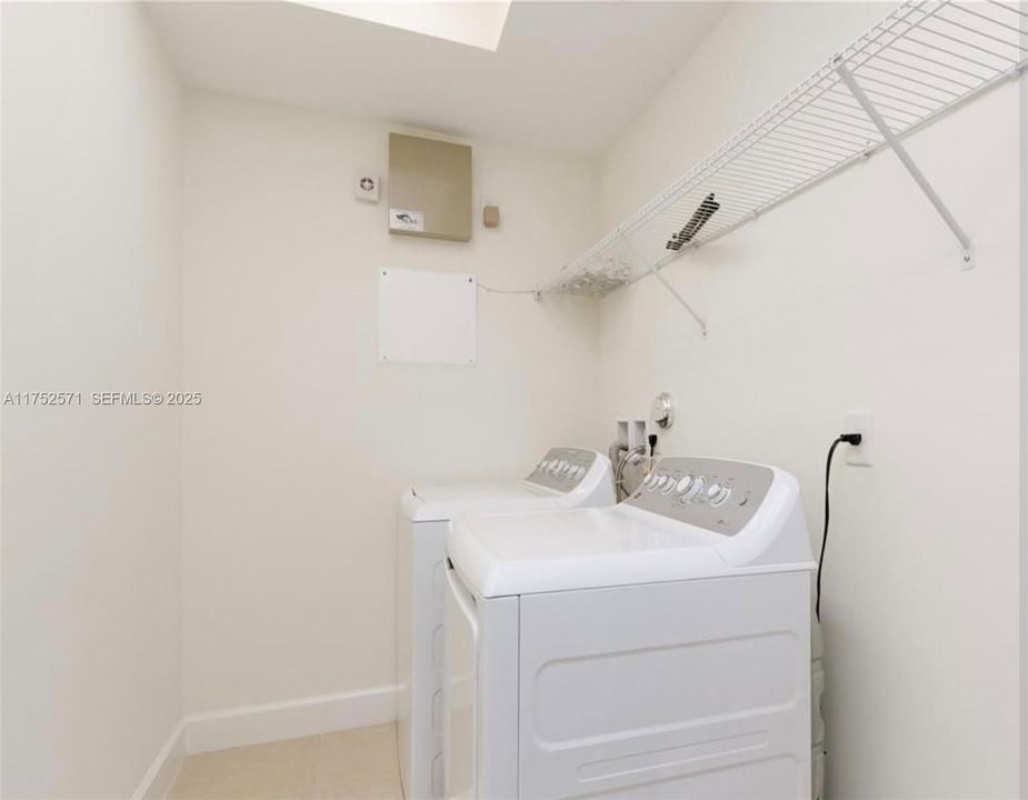 En Venta: $799,000 (4 camas, 3 baños, 2942 Pies cuadrados)