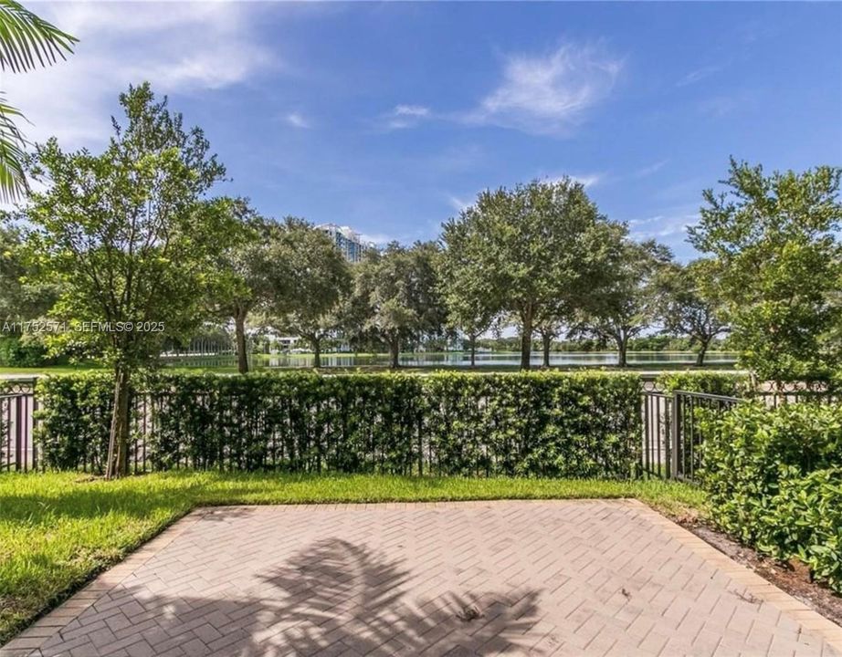 En Venta: $799,000 (4 camas, 3 baños, 2942 Pies cuadrados)