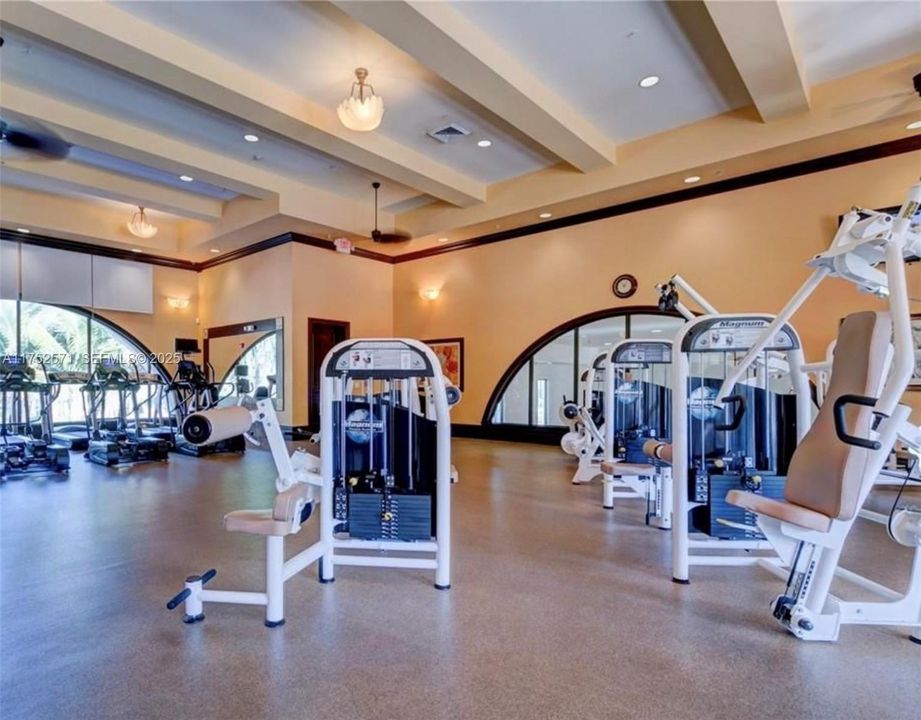 En Venta: $799,000 (4 camas, 3 baños, 2942 Pies cuadrados)