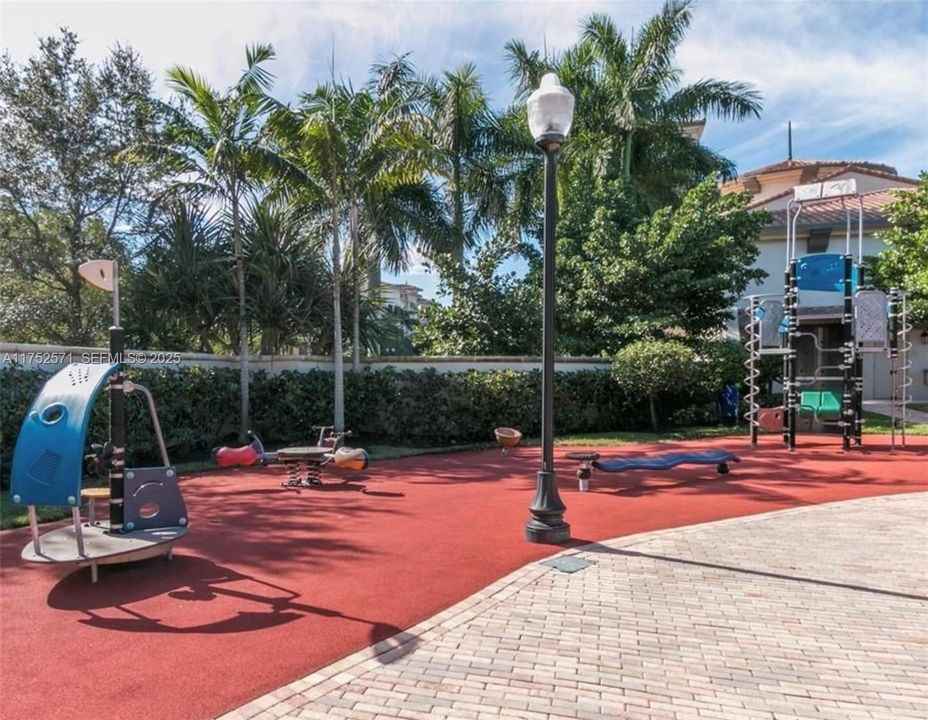 En Venta: $799,000 (4 camas, 3 baños, 2942 Pies cuadrados)