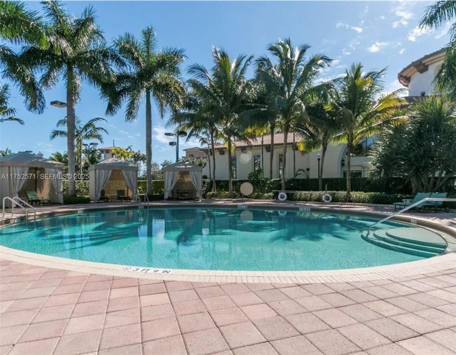 En Venta: $799,000 (4 camas, 3 baños, 2942 Pies cuadrados)