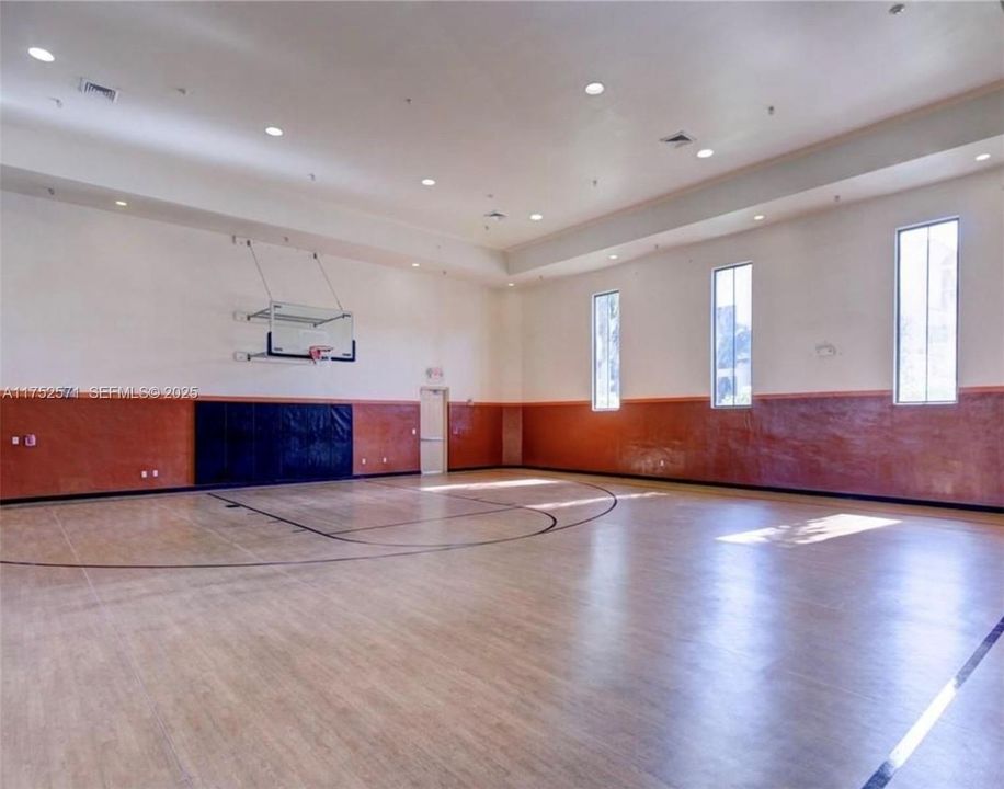 En Venta: $799,000 (4 camas, 3 baños, 2942 Pies cuadrados)