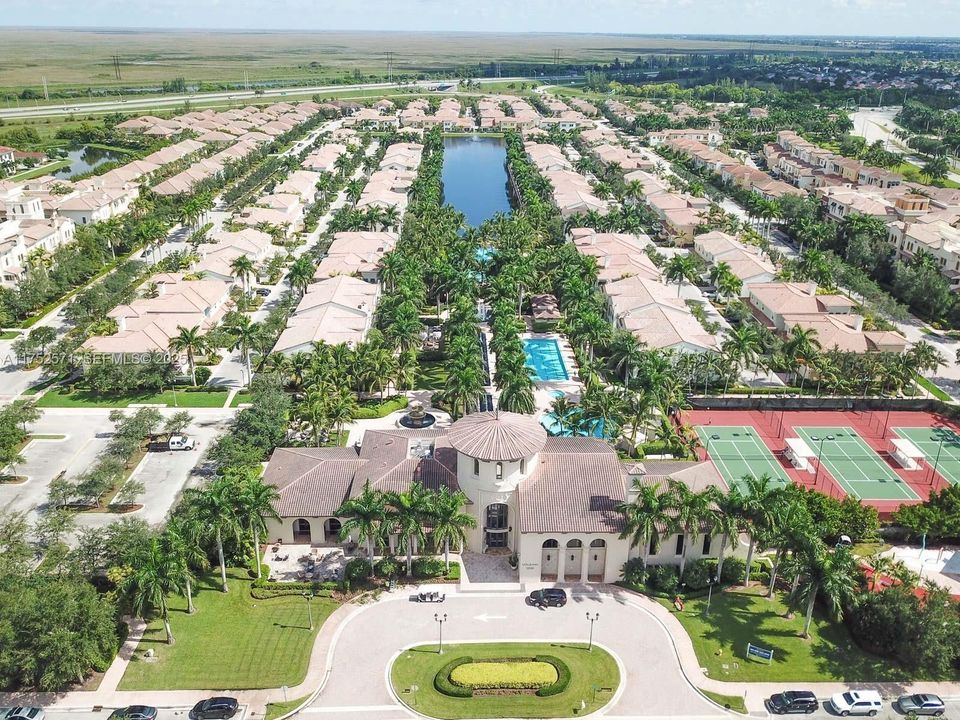 En Venta: $799,000 (4 camas, 3 baños, 2942 Pies cuadrados)