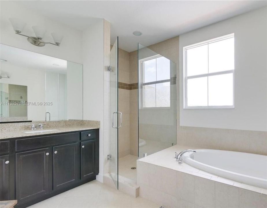 En Venta: $799,000 (4 camas, 3 baños, 2942 Pies cuadrados)