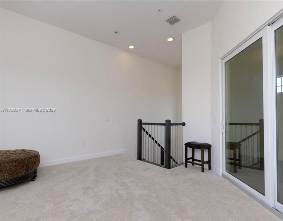 En Venta: $799,000 (4 camas, 3 baños, 2942 Pies cuadrados)