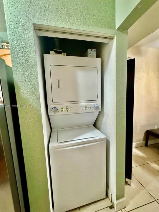 На продажу: $359,900 (2 спален, 2 ванн, 1058 Квадратных фут)