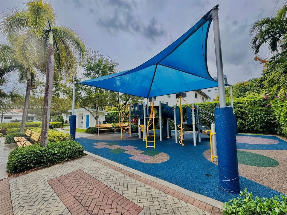 На продажу: $359,900 (2 спален, 2 ванн, 1058 Квадратных фут)