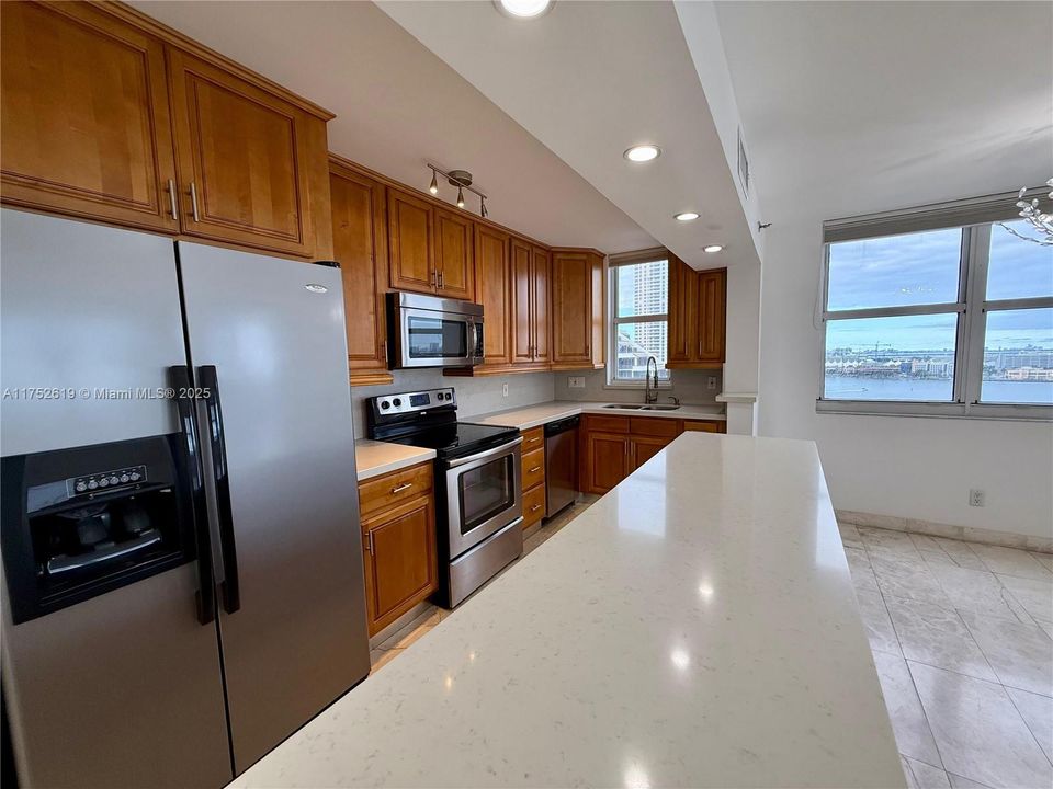 En Venta: $655,000 (2 camas, 2 baños, 1086 Pies cuadrados)