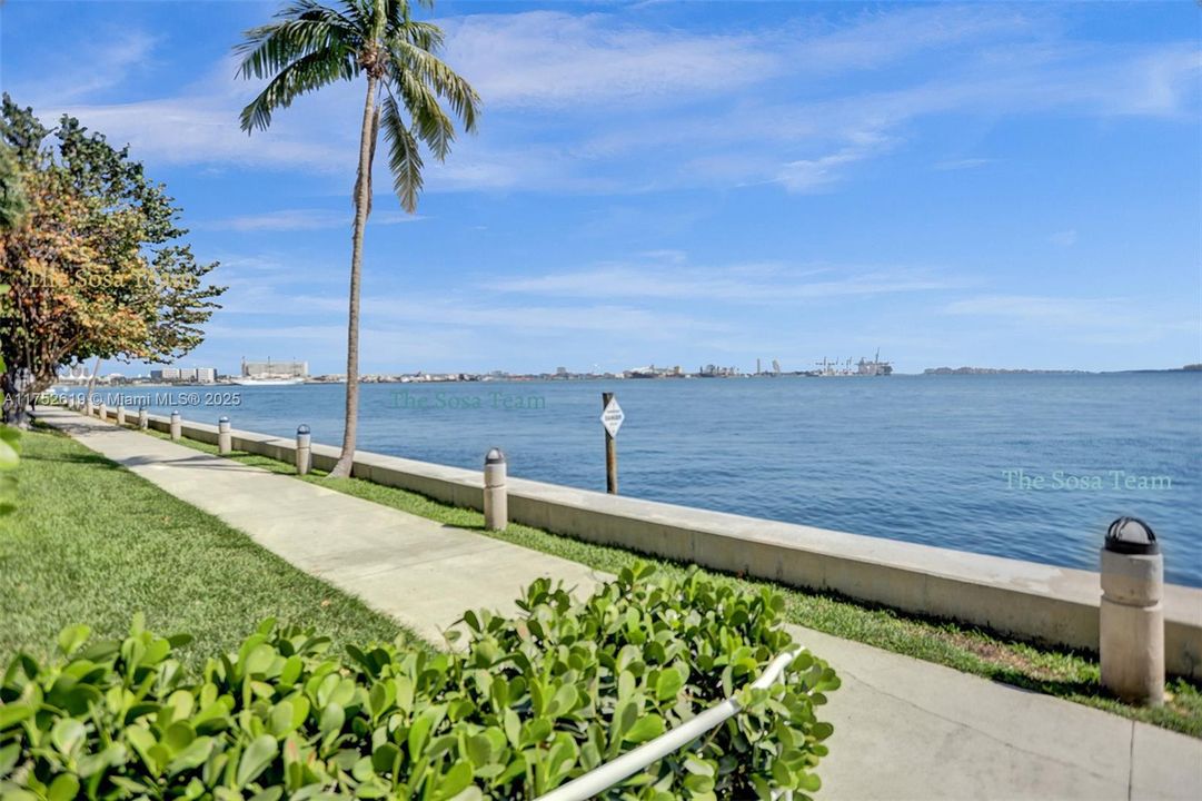 Island walking path!