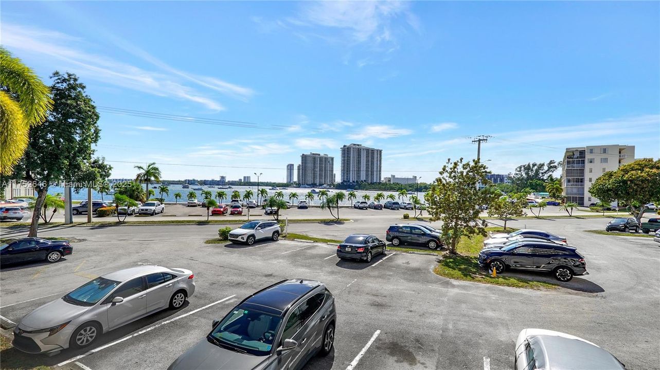 待售: $175,000 (1 贝兹, 1 浴室, 768 平方英尺)