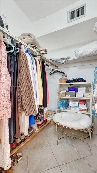 待售: $175,000 (1 贝兹, 1 浴室, 768 平方英尺)