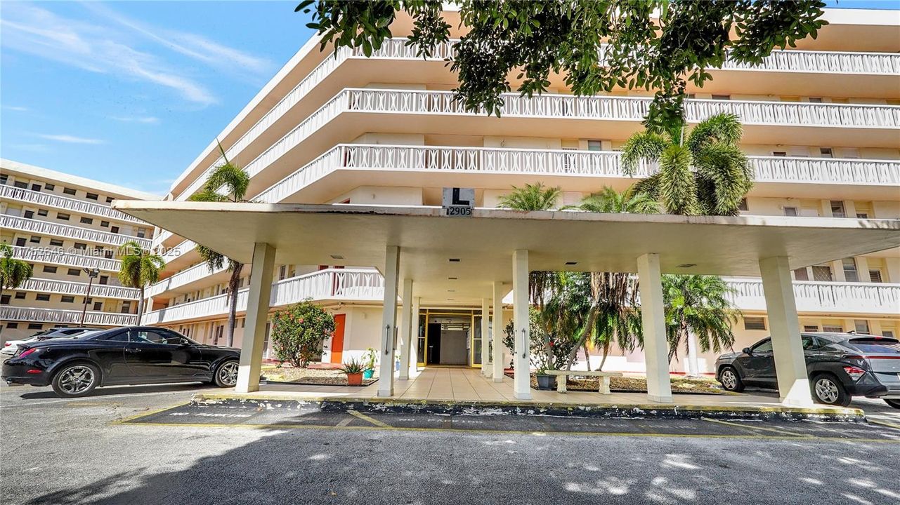 待售: $175,000 (1 贝兹, 1 浴室, 768 平方英尺)