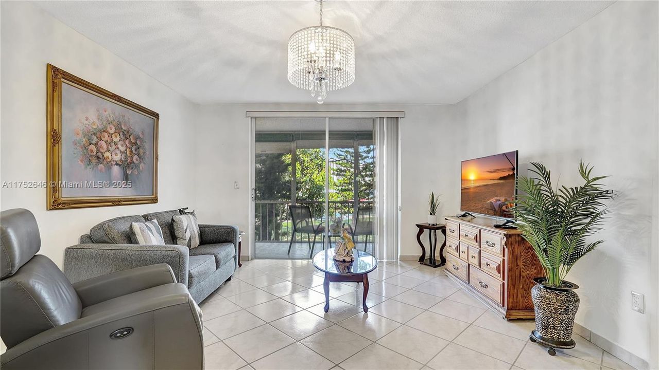 待售: $175,000 (1 贝兹, 1 浴室, 768 平方英尺)