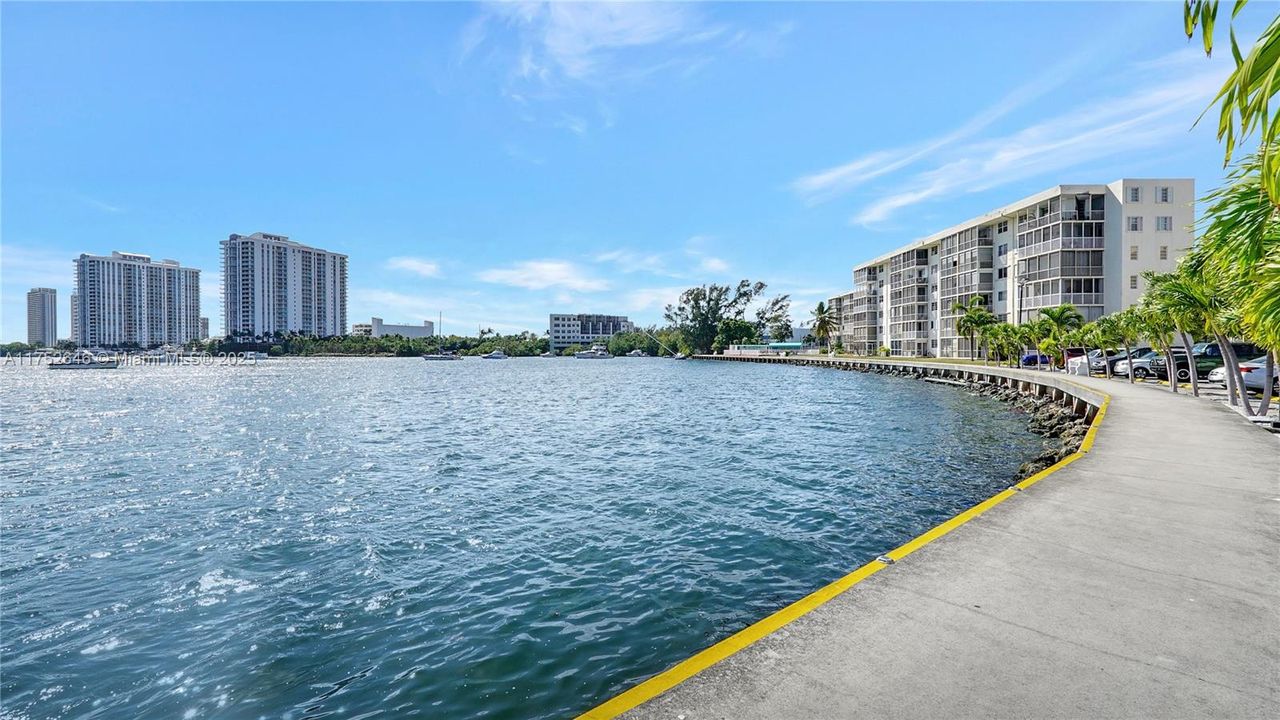 待售: $175,000 (1 贝兹, 1 浴室, 768 平方英尺)