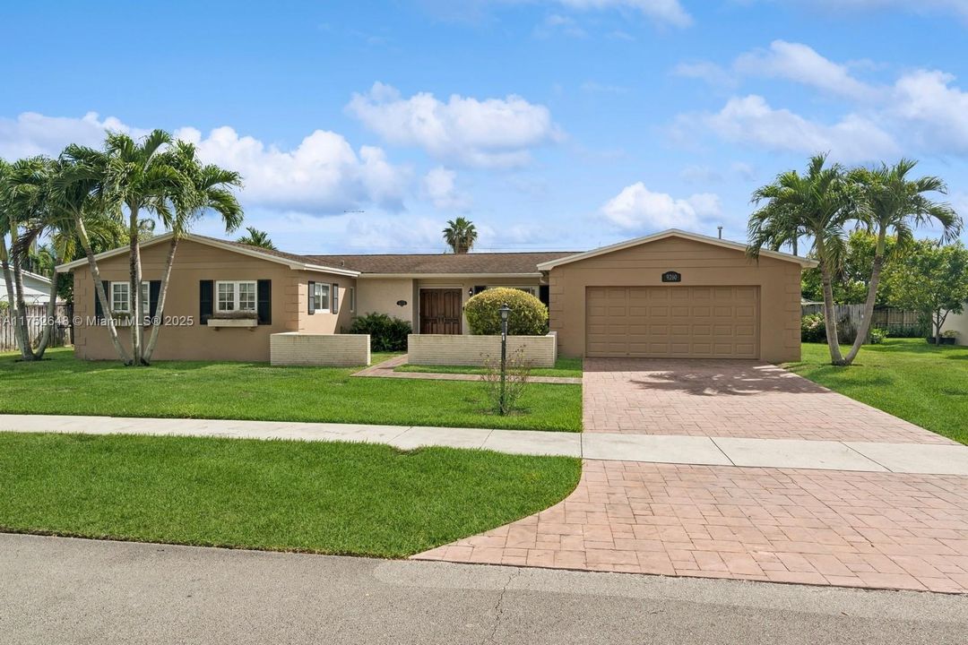 Recently Sold: $935,000 (4 beds, 2 baths, 1833 Square Feet)