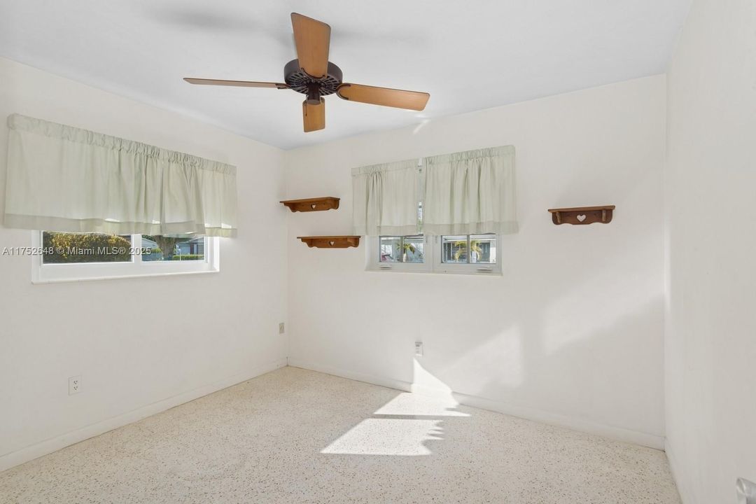 Recently Sold: $935,000 (4 beds, 2 baths, 1833 Square Feet)