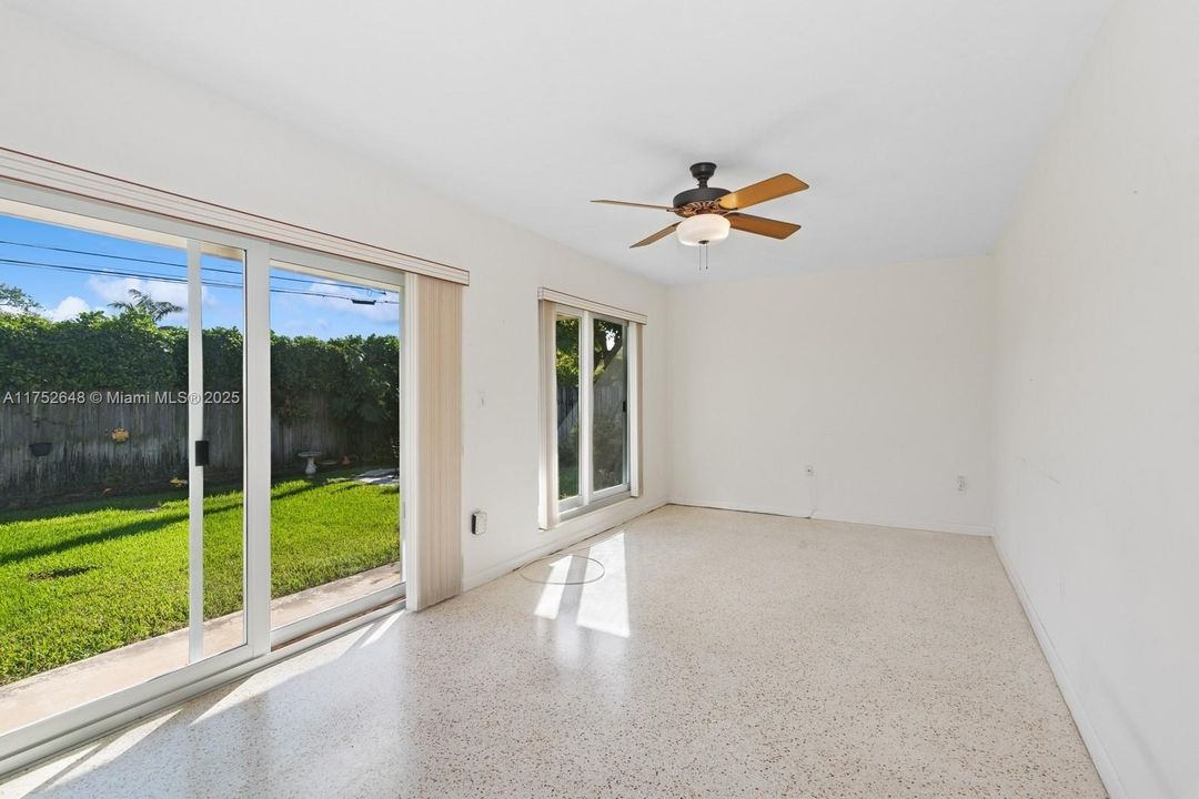 Recently Sold: $935,000 (4 beds, 2 baths, 1833 Square Feet)