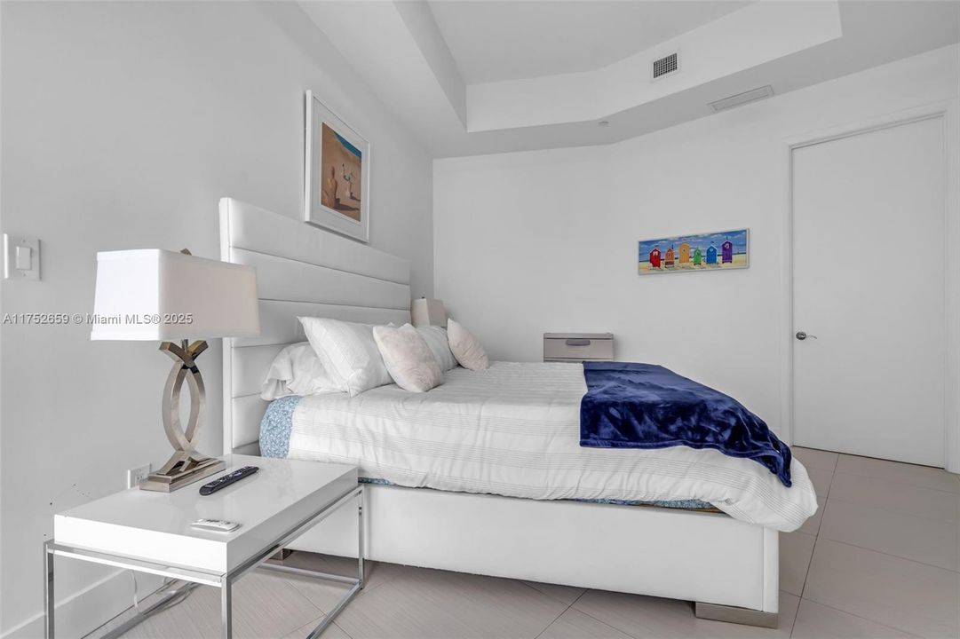 Recently Rented: $9,400 (3 beds, 3 baths, 2084 Square Feet)